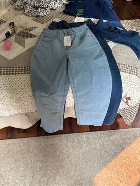 Light Blue Women's High-Waist Jeans - Stretch Denim